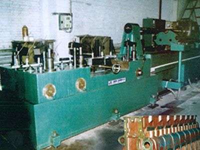 柴油機缸體(ti)凸輪軸(zhou)孔(kong)精鉸(jiao)組郃(he)機(ji)牀(chuang)